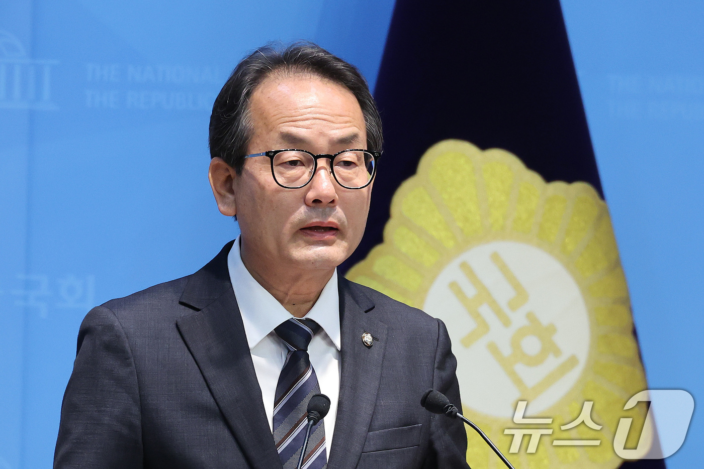(서울=뉴스1) 신웅수 기자 = 더불어민주당 선거대책위원회 공보단장을 맡고 있는 강준현 수석대변인이 15일 서울 여의도 국회 소통관에서 지방선거 현안 및 기조 관련 기자회견을 하고 …