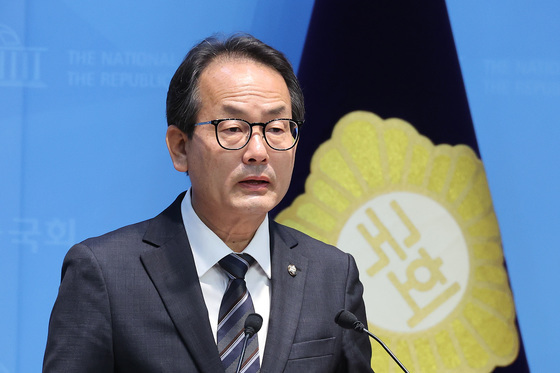 지방선거 기조 밝히는 강준현 수석대변인