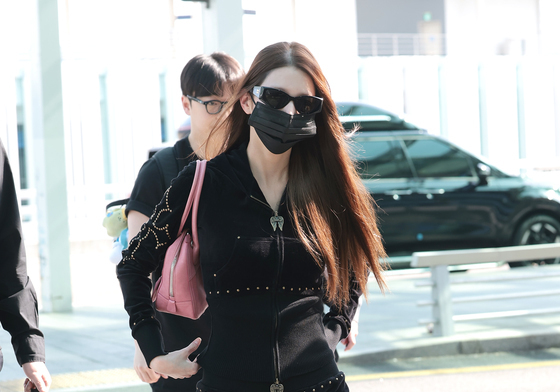 출국하는 장원영