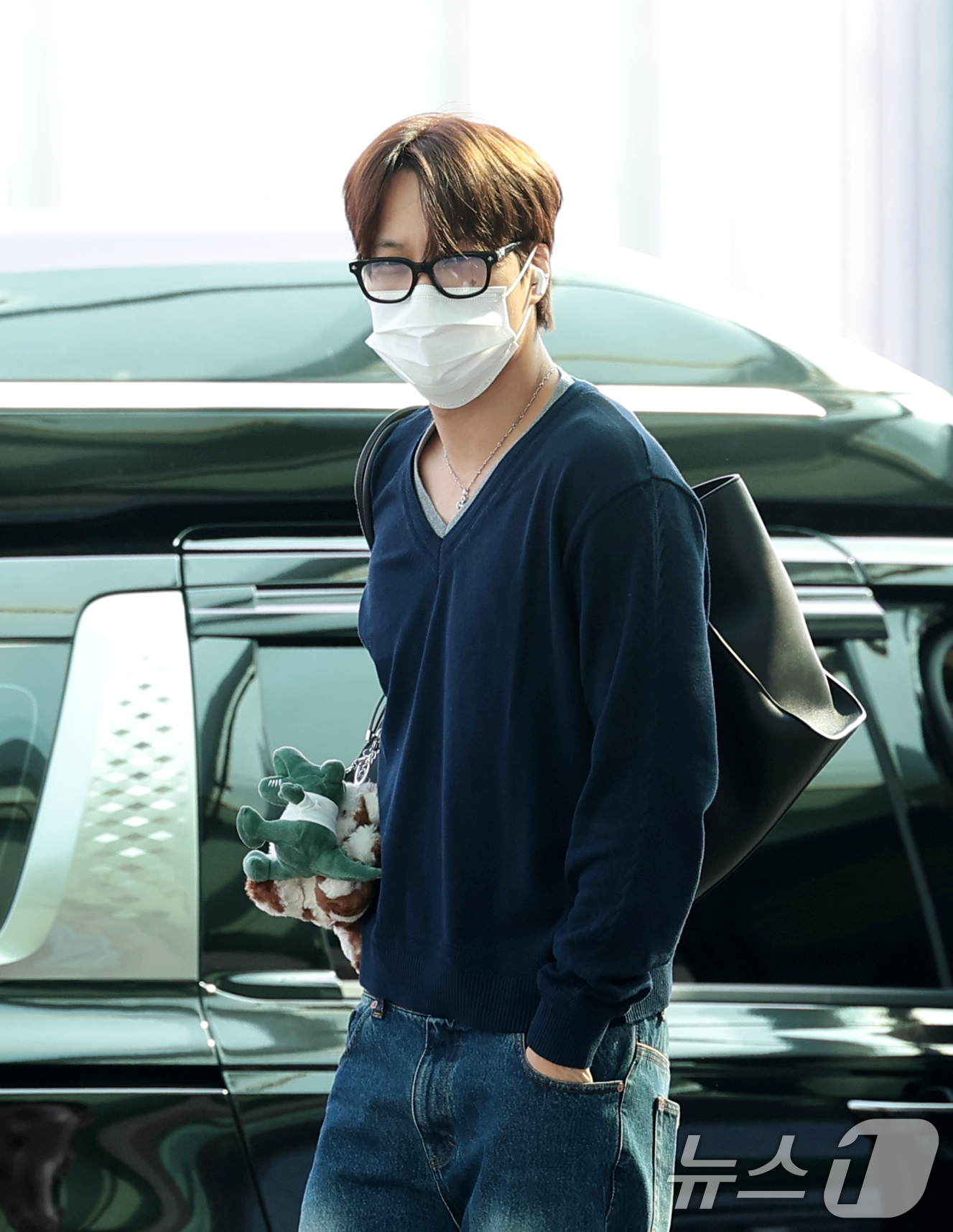 (인천공항=뉴스1) 권현진 기자 = 엑소 카이가 해외 일정을 위해 15일 오전 인천국제공항을 통해 태국 방콕으로 출국하고 있다. 2026.5.15/뉴스1