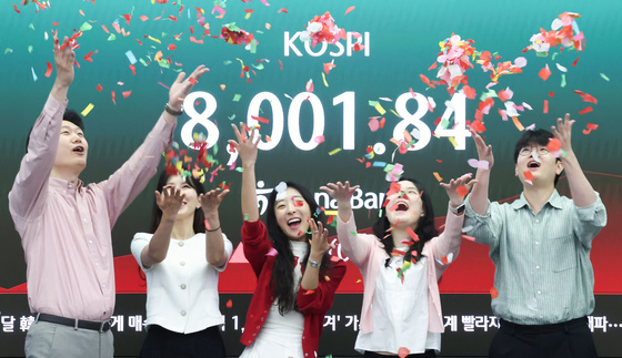 '팔천피'에도 환율은 1490원 중반까지 올라…'强달러' 압력 여전