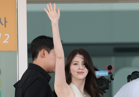 한소희, 옆구리 타투 눈길