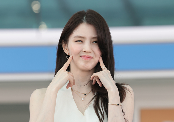 한소희, 볼 콕 여신
