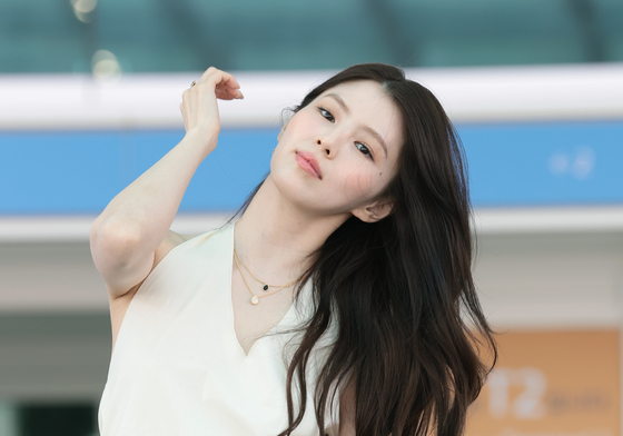 파리가는 한소희, 예쁨 만개