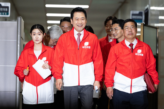 국민의힘 중앙선대위회의 참석하는 장동혁 대표