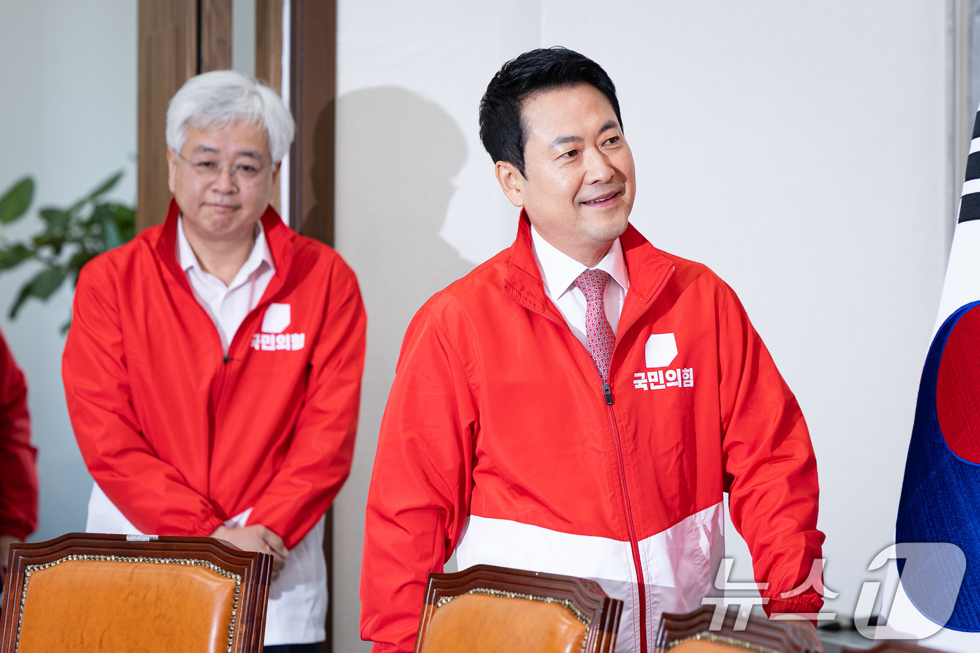 (서울=뉴스1) 유승관 기자 = 장동혁 국민의힘 대표와 선대위원들이 15일 서울 여의도 국회에서 열린 중앙선거대책위원회의에 참석하고 있다. 2026.5.15/뉴스1