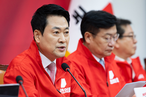 장동혁 "보수, 6억 보너스 잔치와 주린 배 공존…진정 고민해야"
