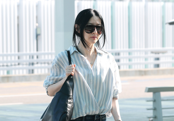 출국하는 이영애