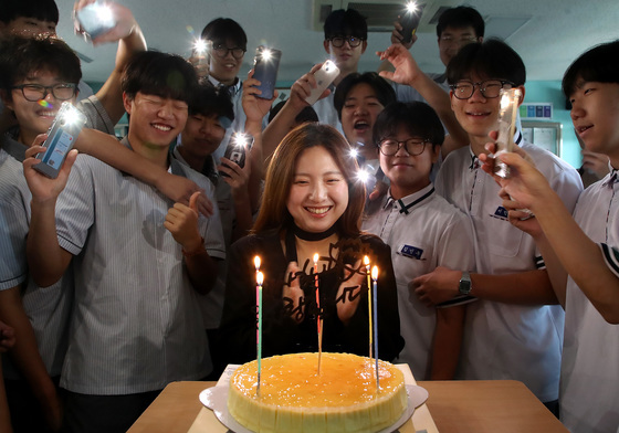 "힘든 1년 버티는 원동력"…마음으로 기념하는 스승의 날