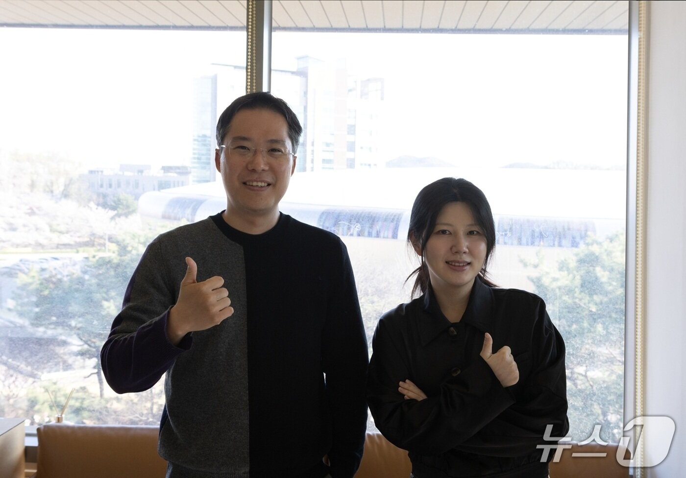 본문 이미지 - 한국과학기술원(KAIST) 산업디자인학과 이창희 교수(왼쪽)와 이윤지 박사과정(KAIST 제공) /뉴스1