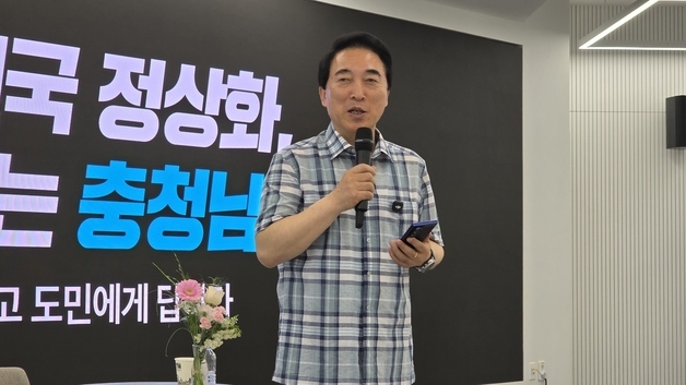 인사하는 박수현 충남지사 후보