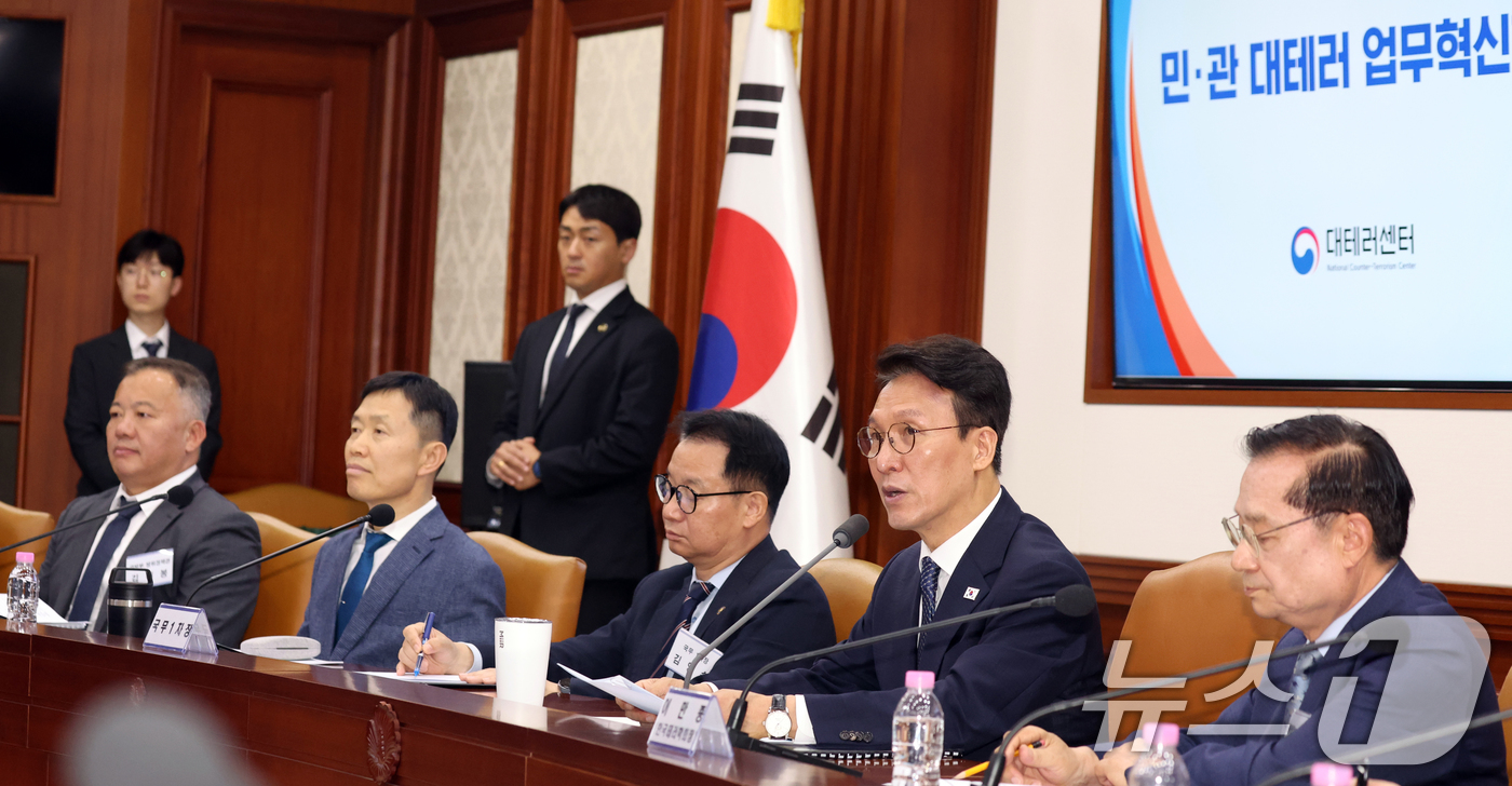 (서울=뉴스1) 김명섭 기자 = 김민석 국무총리가 15일 오전 서울 종로구 세종대로 정부서울청사에서 열린 민·관 대테러업무혁신TF 최종보고회의에서 모두 발언을 하고 있다.  202 …