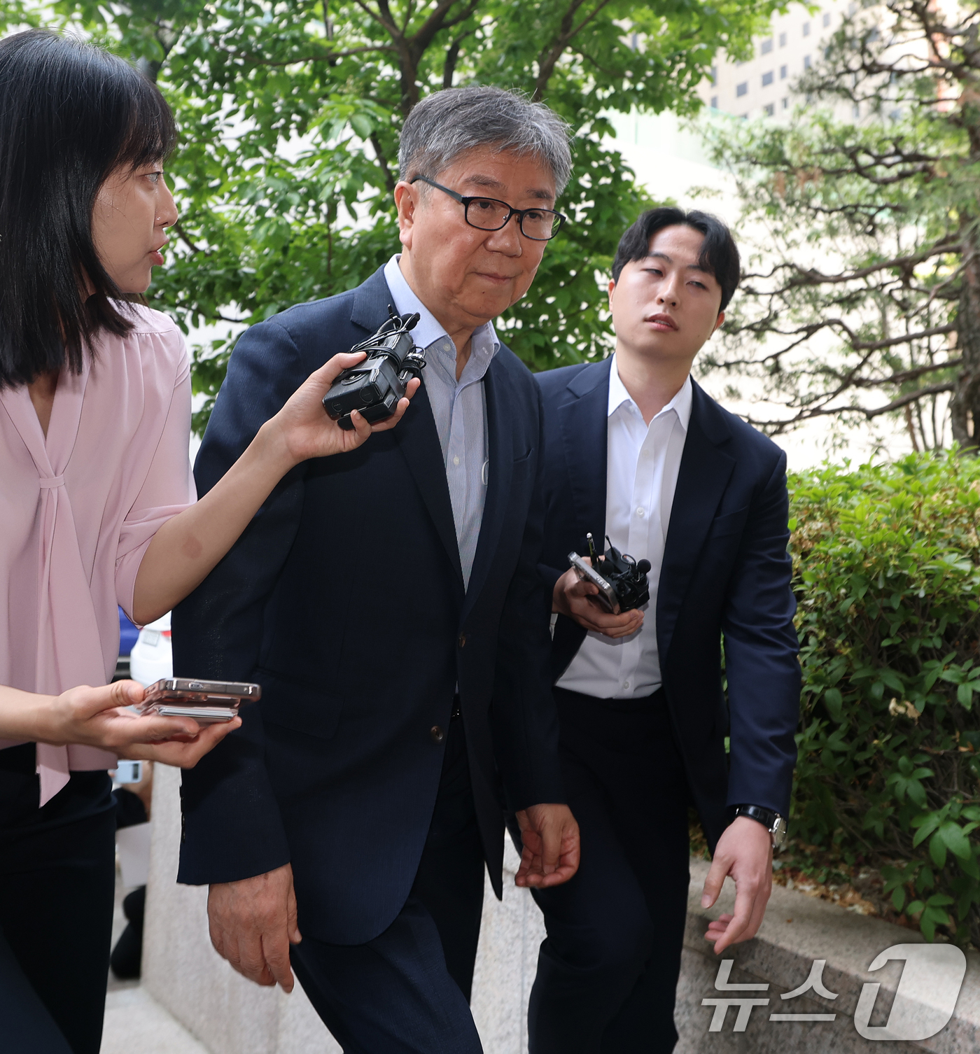 (과천=뉴스1) 오대일 기자 = 김대기 전 대통령 비서실장이 15일 오전 윤석열 정부의 대통령실 및 관저 이전 특혜 의혹 관련 피의자 조사를 받기 위해 경기 과천 2차 종합특검 사 …