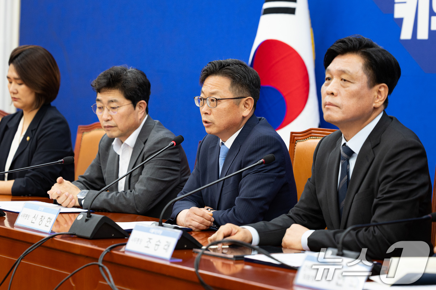 (서울=뉴스1) 유승관 기자 = 신창현 진보당 사무총장이 15일 서울 여의도 국회에서 열린 더불어민주당-진보당 6·3 지방선거 울산광역시, 부산광역시 연제구 선거연대와 후보 단일화 …