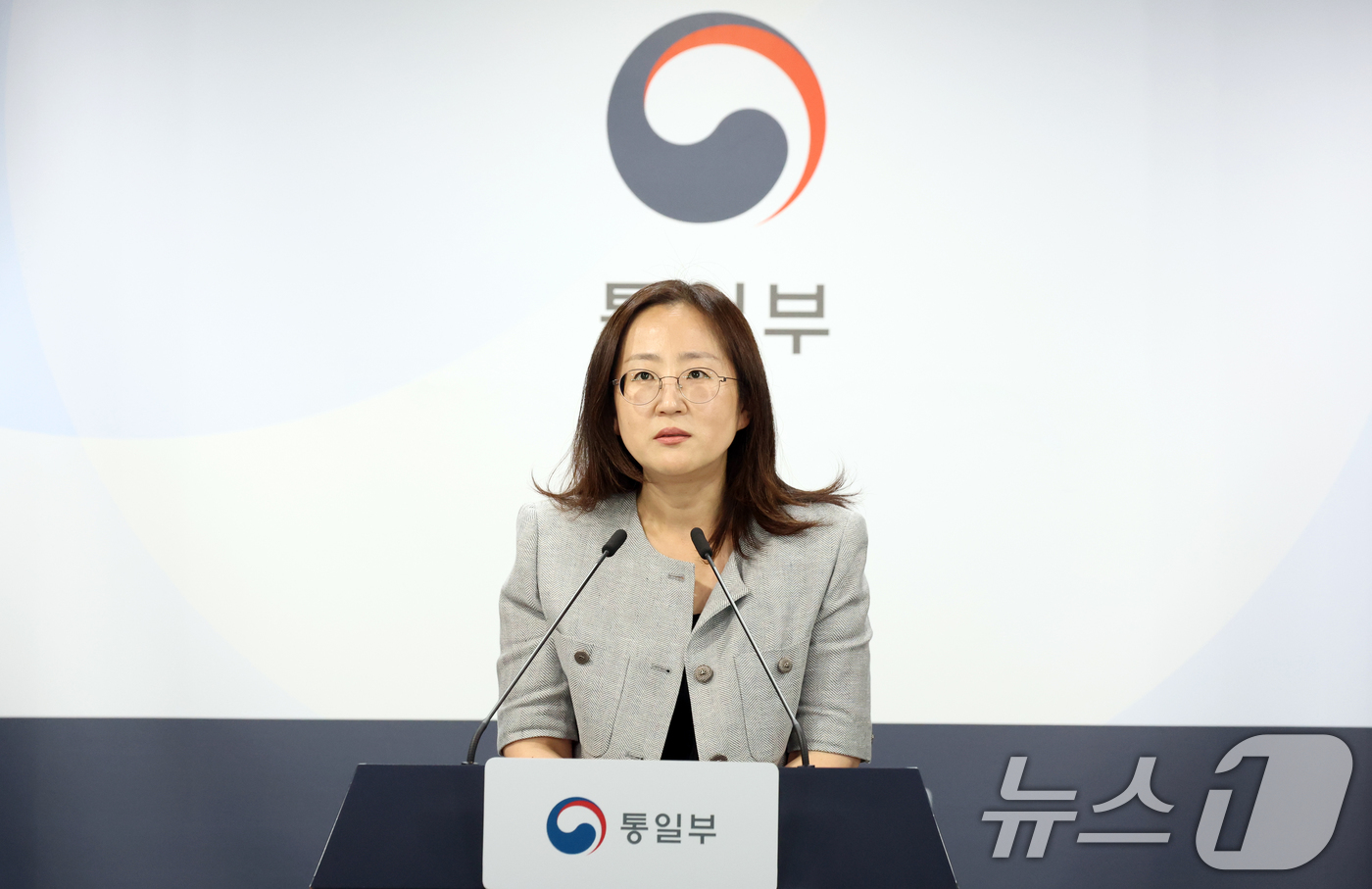 (서울=뉴스1) 김명섭 기자 = 장윤정 통일부 부대변인이 15일 오전 서울 종로구 세종대로 정부서울청사에서 정례브리핑을 하고 있다.  2026.5.15/뉴스1