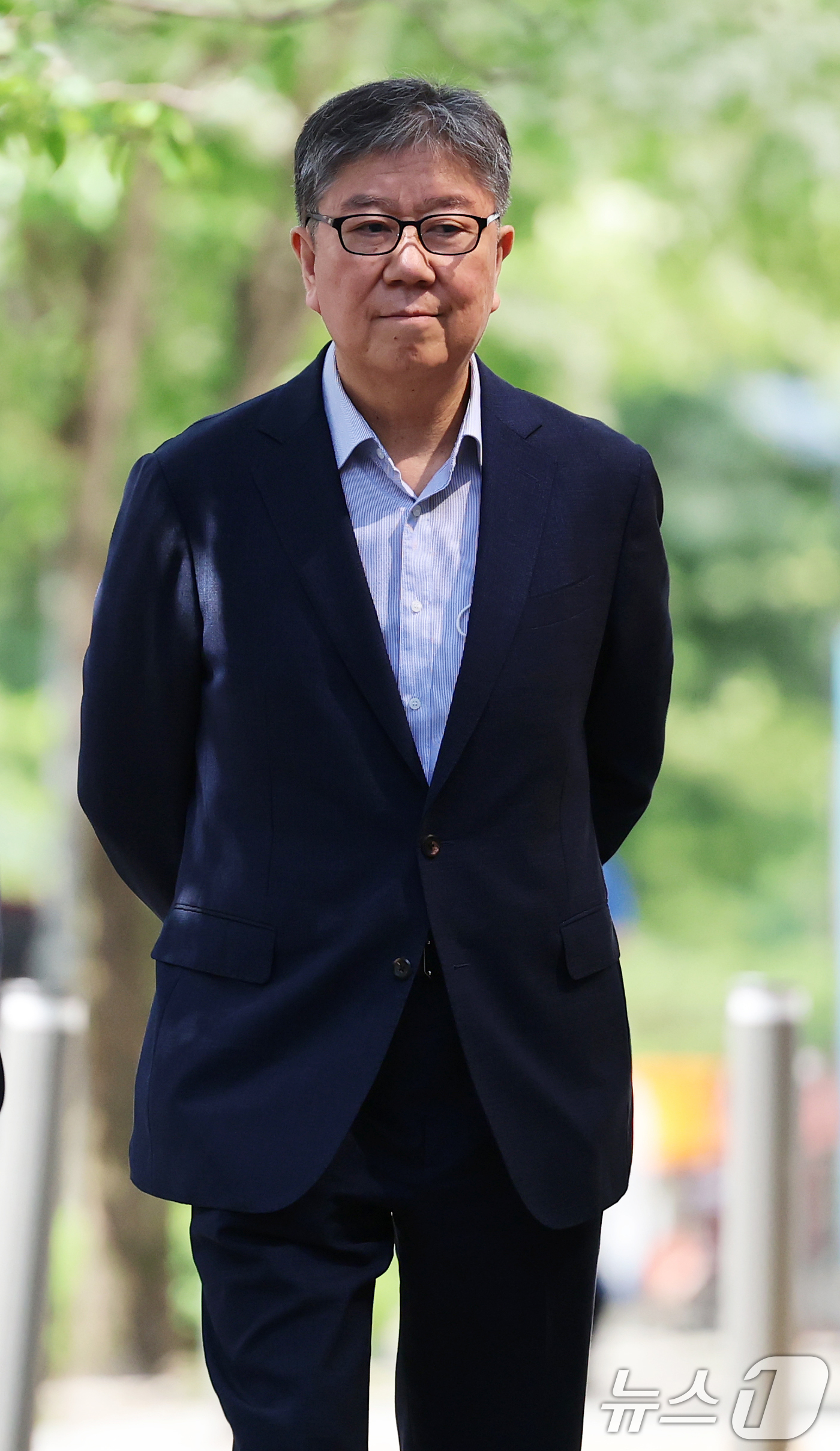 (과천=뉴스1) 오대일 기자 = 김대기 전 대통령 비서실장이 15일 오전 윤석열 정부의 대통령실 및 관저 이전 특혜 의혹 관련 피의자 조사를 받기 위해 경기 과천 2차 종합특검 사 …