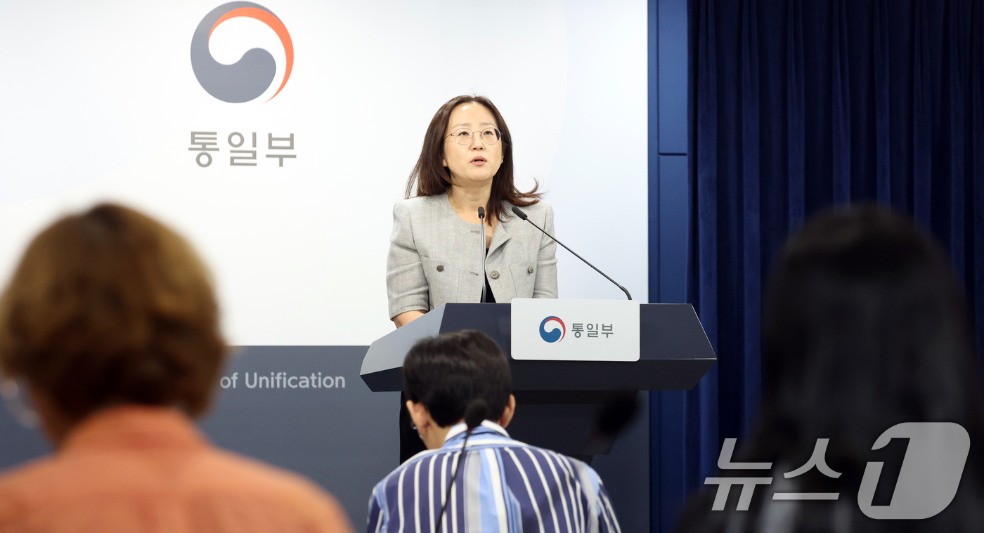 (서울=뉴스1) 김명섭 기자 = 장윤정 통일부 부대변인이 15일 오전 서울 종로구 세종대로 정부서울청사에서 정례브리핑을 하고 있다.  2026.5.15/뉴스1