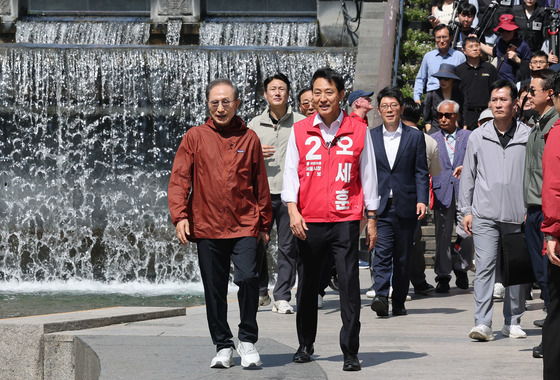 오세훈 후보와 청계천 방문한 이병박 전 대통령