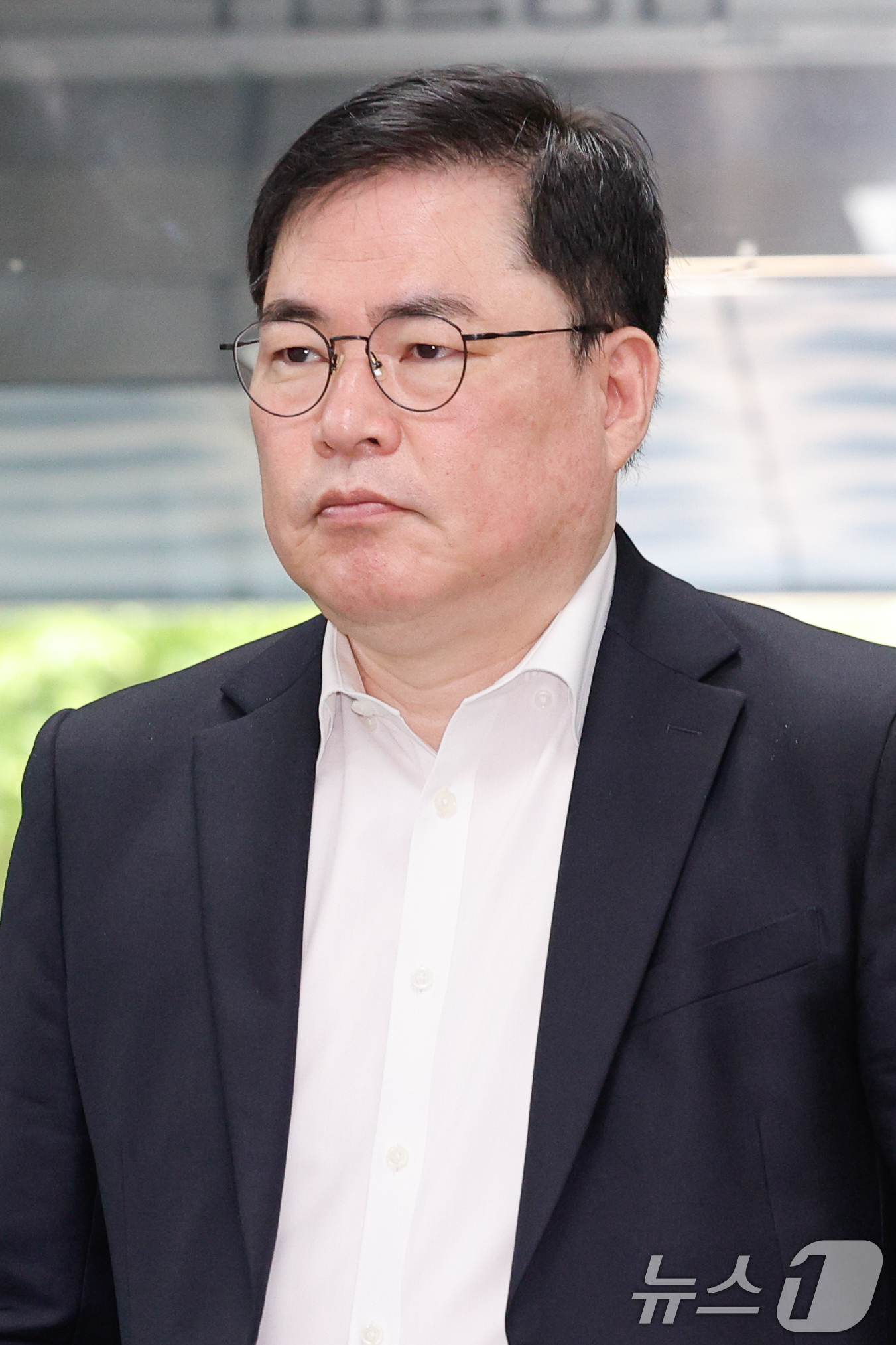 (서울=뉴스1) 안은나 기자 = '대장동 비리 의혹' 관련 구속기한 만료로 지난달 출소한 유동규 전 성남도시개발공사 기획본부장이 15일 오전 서울 서초구 고등법원에서 열린 특정범죄 …