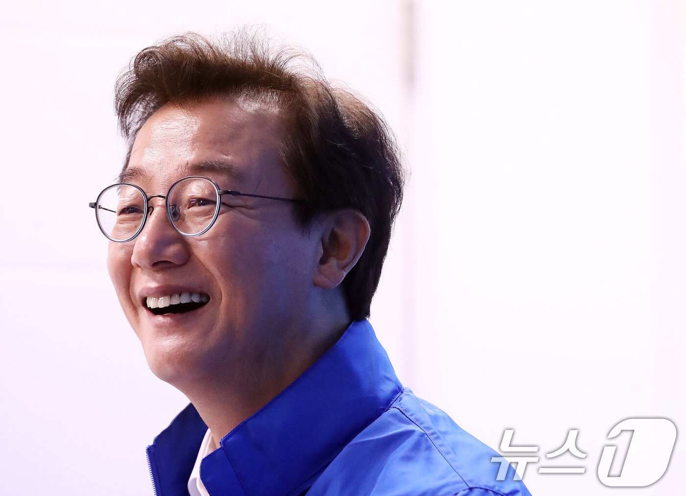 본문 이미지 - 전재수 더불어민주당 부산시장 후보가 15일 부산 부산진구 선거사무소에서 뉴스1과 인터뷰를 하고 있다. 2026.5.15 ⓒ 뉴스1 윤일지 기자