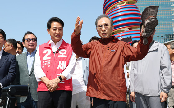 청계광장 찾은 이명박 전 대통령과 오세훈 후보