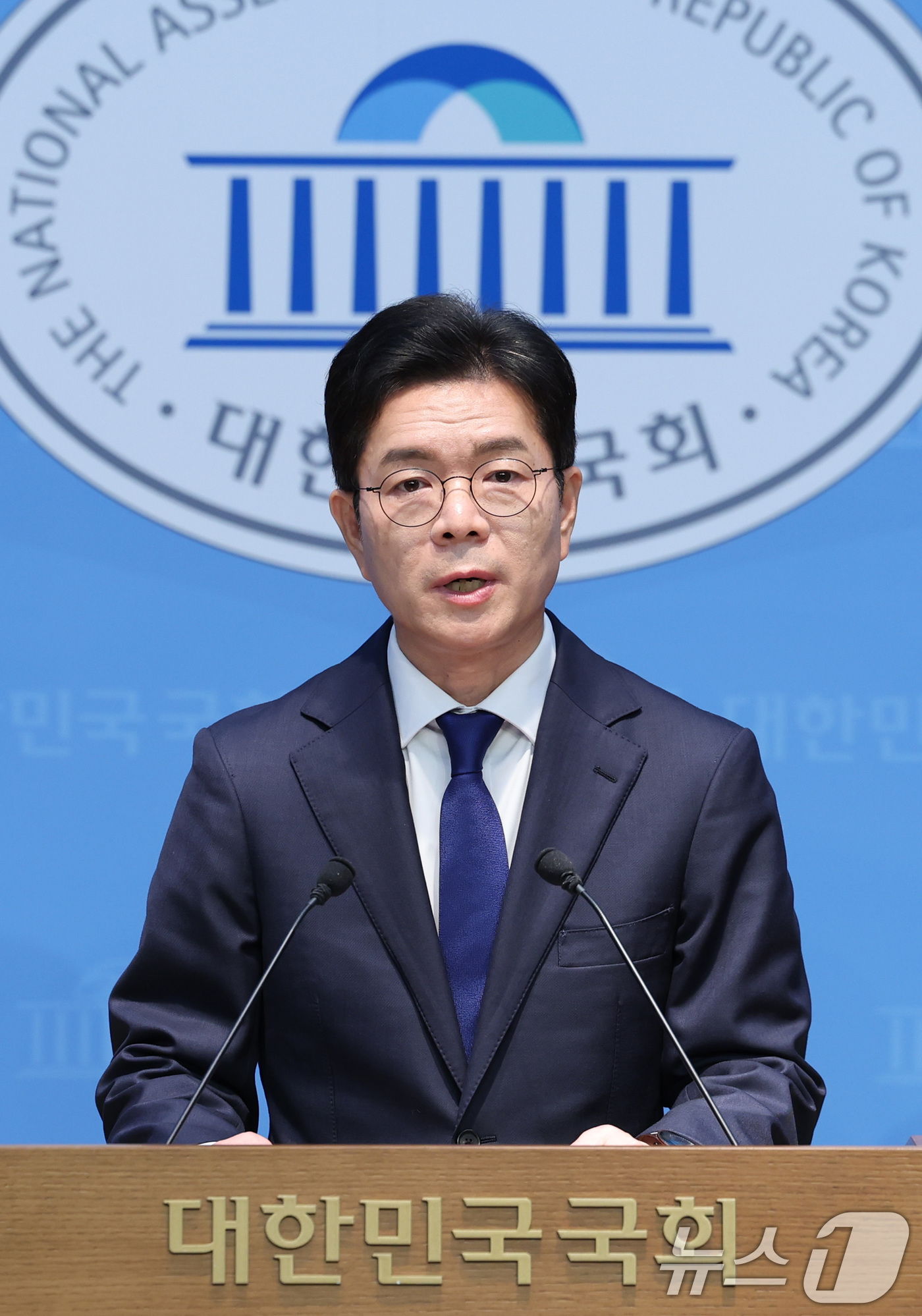 (서울=뉴스1) 신웅수 기자 = 정원오 더불어민주당 서울시장 후보가 15일 서울 여의도 국회 소통관에서 열린 공약 발표 기자회견에 참석하고 있다. 2026.5.15/뉴스1