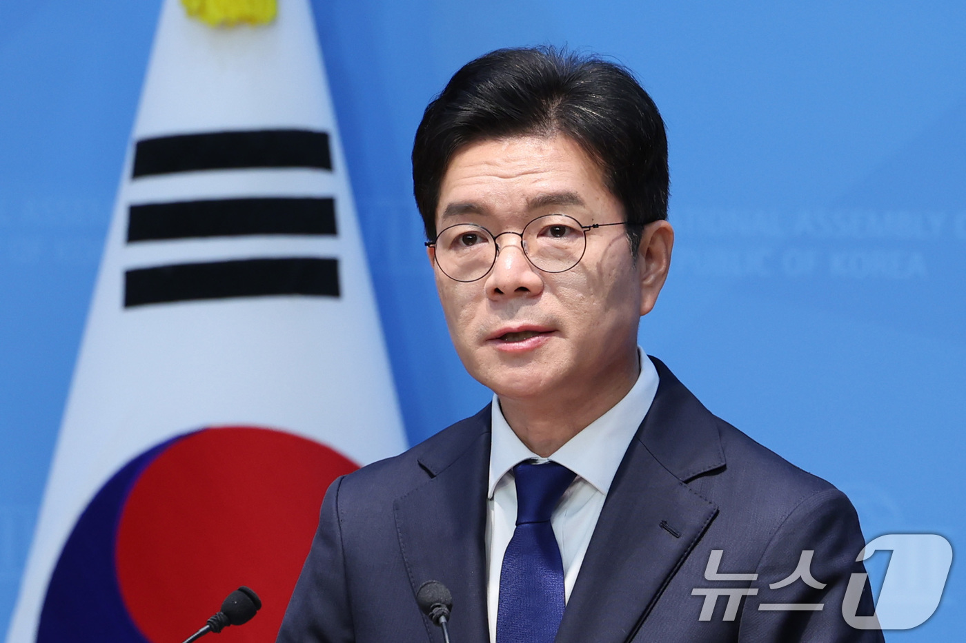 (서울=뉴스1) 신웅수 기자 = 정원오 더불어민주당 서울시장 후보가 15일 서울 여의도 국회 소통관에서 공약 발표 기자회견을 하고 있다. 2026.5.15/뉴스1