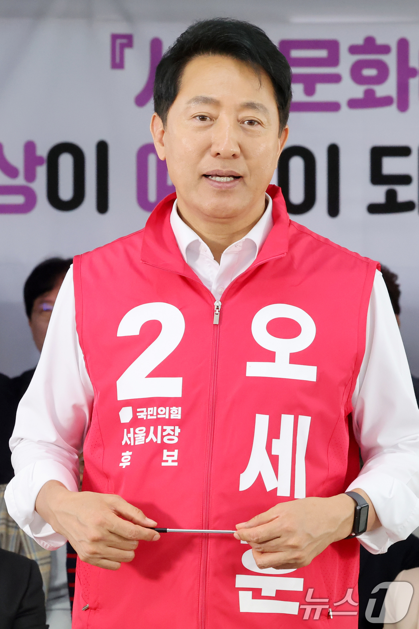 (서울=뉴스1) 조연우 인턴기자 = 오세훈 국민의힘 서울시장 후보가 15일 오전 서울 종로구 선거사무소에서 열린 '문화공약 발표 및 서울문화예술성장위원회 출범식'에서 문화공약을 발 …