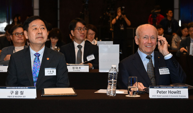 '노벨상' 피터 하윗 "한국, 재정·물가 관리 인상적…창조적 파괴 지속해야"
