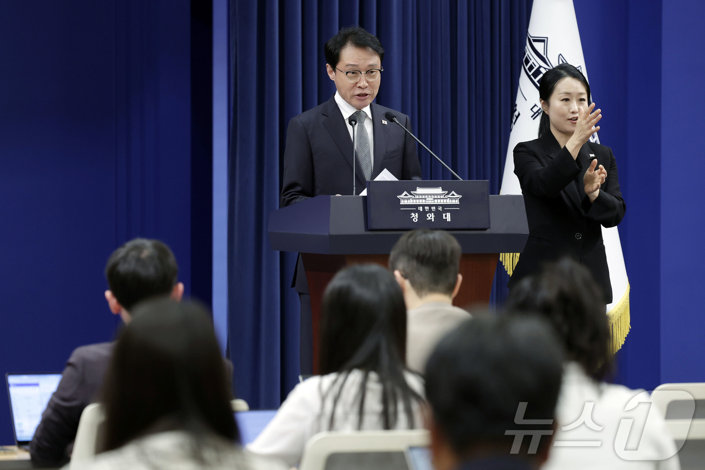 (서울=뉴스1) 허경 기자 = 이규연 홍보소통수석이 15일 청와대에서 정부 인사 관련 브리핑을 하고 있다. (청와대통신사진기자단)  2026.5.15/뉴스1