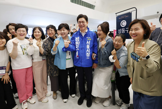 서울 간호사회 창립 80주년 기념행사 찾은 정원오