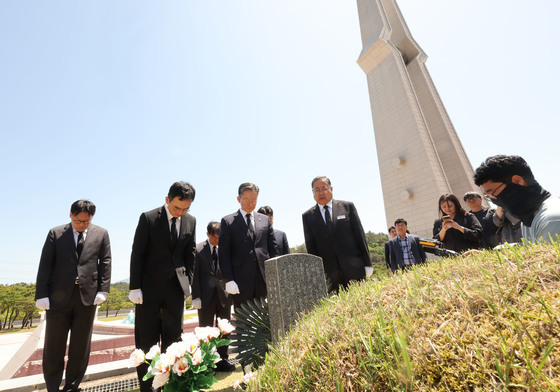 법무·검찰 수뇌부 5·18 참배…정성호 “ 재심 사안 신속 조치”(종합)