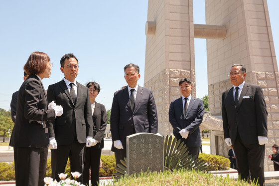 오월영령 앞 법무·검찰