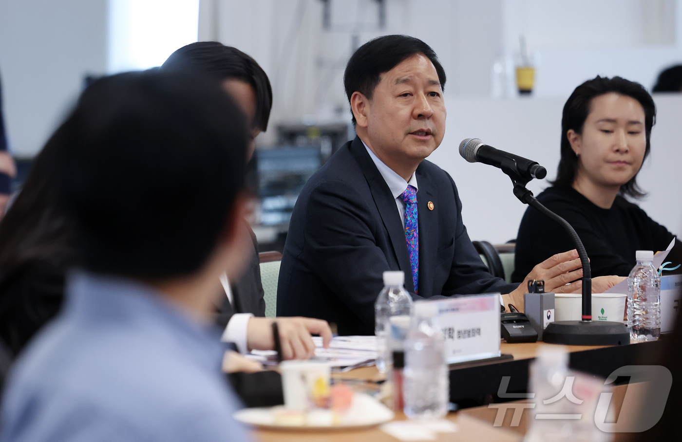 (서울=뉴스1) 김성진 기자 = 구윤철 경제부총리 겸 재정경제부 장관이 15일 서울 중구 정동 1928 아트센터에서 열린 2030 청년자문단 발대식 겸 간담회에서 모두발언을 하고 …