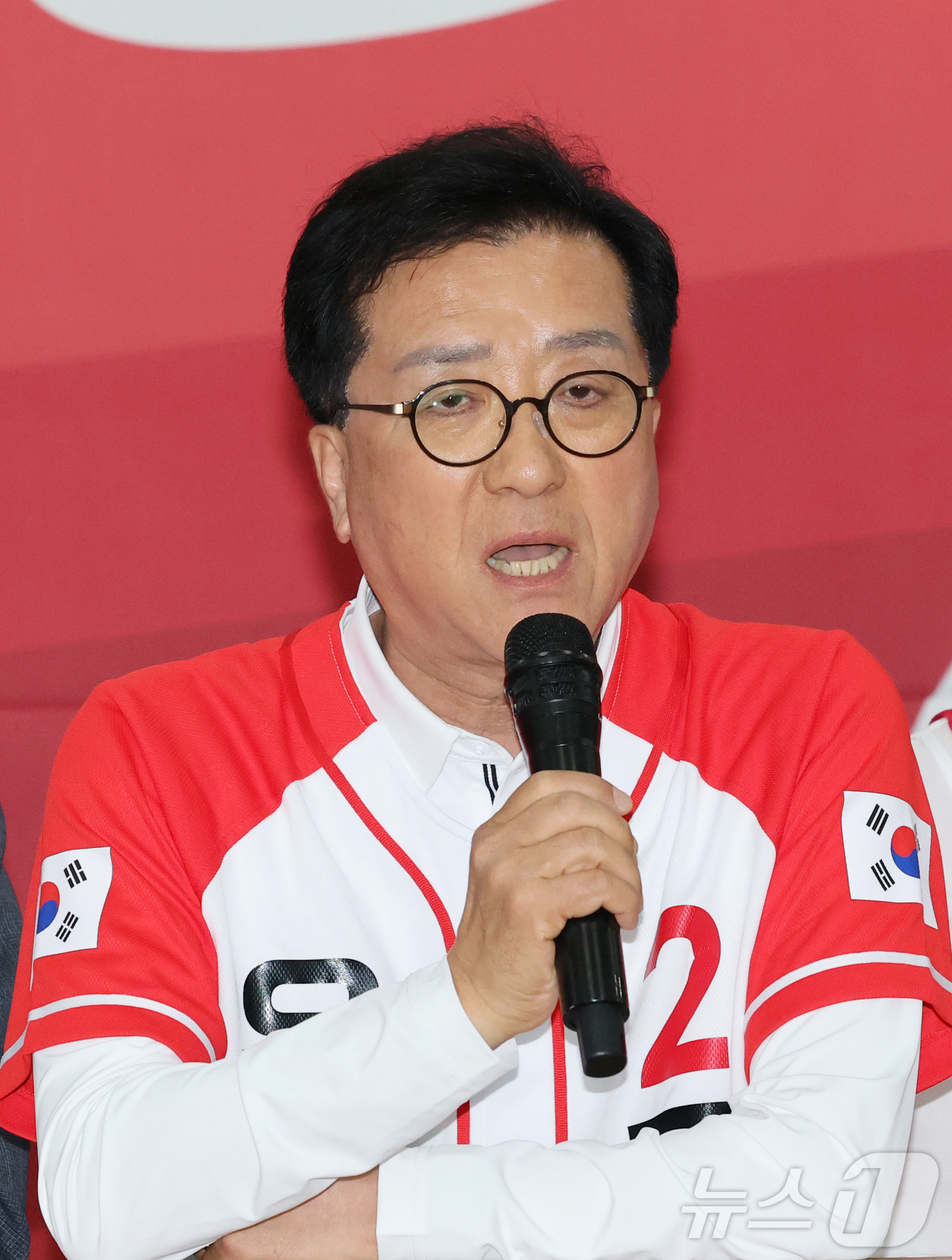 (대전=뉴스1) 김기태 기자 = 조원휘 국민의힘 대전 유성구청장 후보가 15일 이장우 대전시장 선거사무소에서 열린 대전시장, 구청장 후보 공동 기자회견에서 발언하고 있다. 이날 송 …