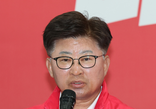 기자회견하는 쵱충규 대덕구청장 후보