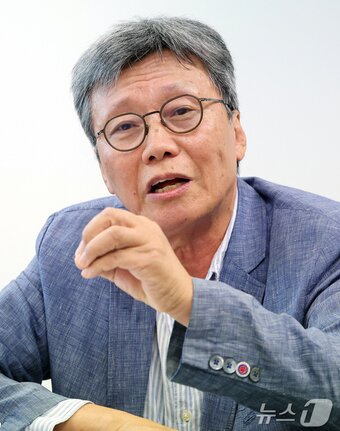 본문 이미지 - 이병훈 중앙대학교 사회학과 명예교수가 14일 서울 종로구 뉴스1 사옥에서 열린 "삼성전자 성과급 갈등 어떻게 풀어야 하나" 긴급 좌담회에서 발언하고 있다. 2026.5.14/뉴스1 김진환 기자