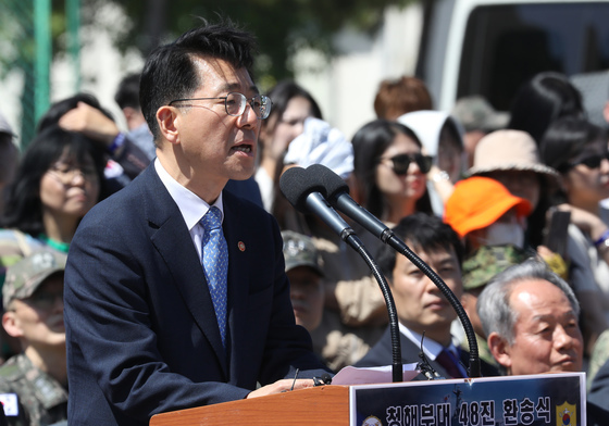 청해부대 왕건함 출항 환송행사서 인사말하는 황종우 해수부장관