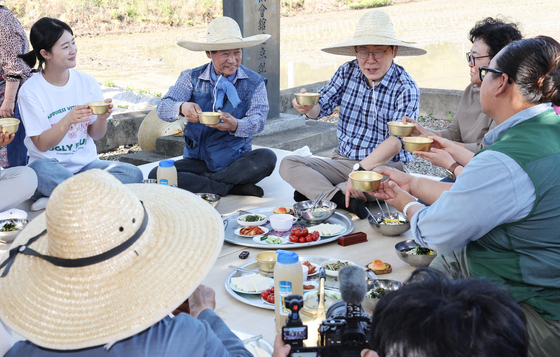 靑 '李대통령 선거개입' 野 주장에 "지방선거 전혀 무관"