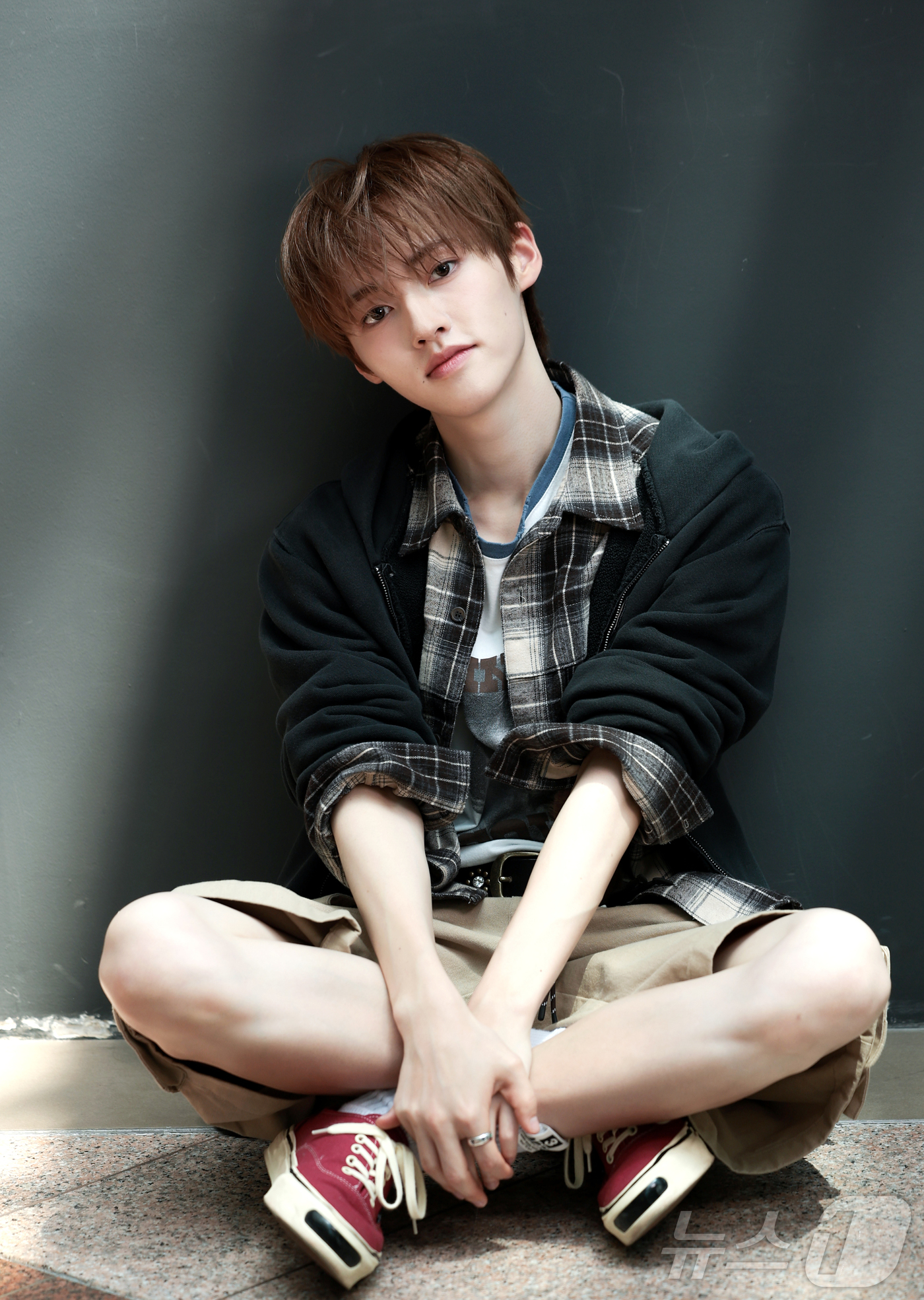 서울=뉴스1 권현진 기자 = 그룹 유어즈 보현이 서울 종로구 뉴스1 사옥에서 열린 인터뷰에 앞서 포즈를 취하고 있다. 2026.5.17/뉴스1