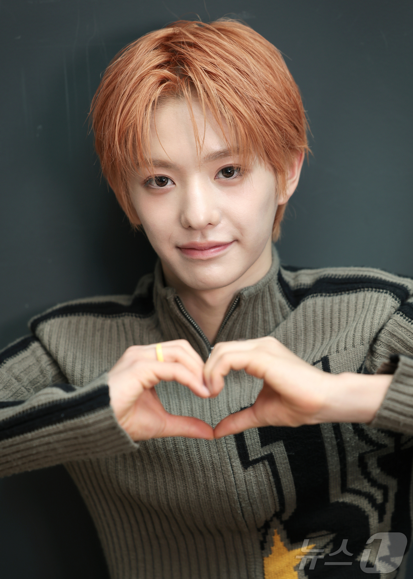 서울=뉴스1 권현진 기자 = 그룹 유어즈 세찬이 서울 종로구 뉴스1 사옥에서 열린 인터뷰에 앞서 포즈를 취하고 있다. 2026.5.17/뉴스1