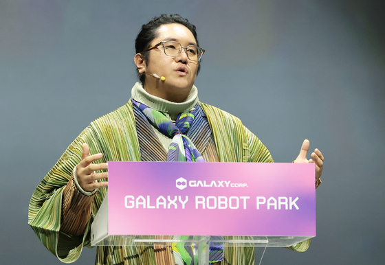인사말 하는 최용호 갤럭시 코퍼레이션 대표