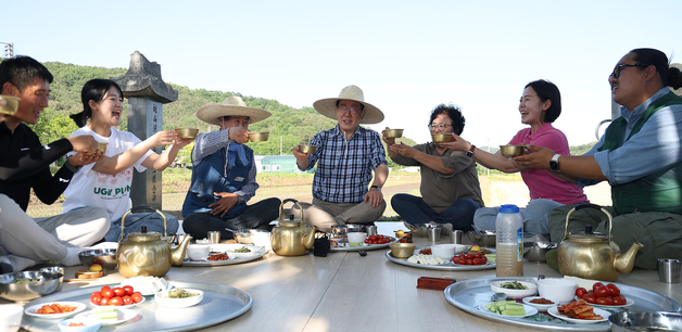 농민들과 새참하는 이재명 대통령
