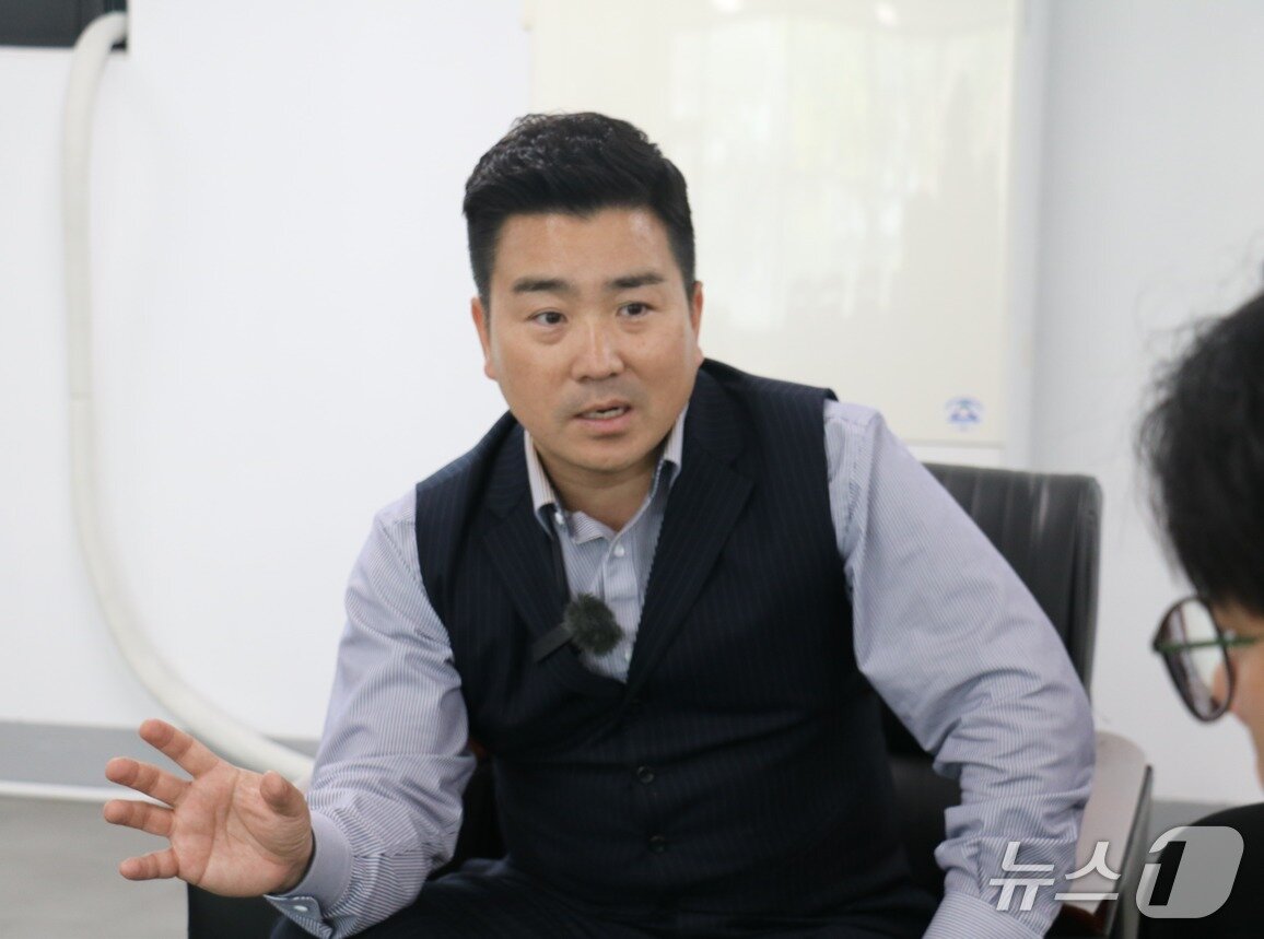 본문 이미지 - 김현태 무소속 인천 계양을 국회의원 보궐선거 후보가 뉴스1과 인터뷰를 하고 있다. / 뉴스1 ⓒ News1