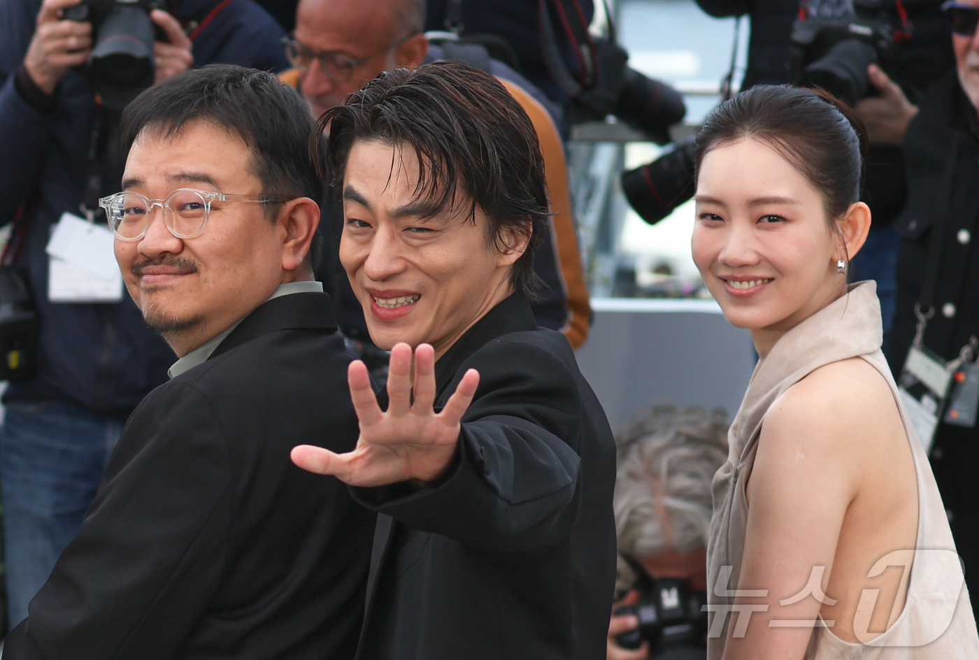 (칸=뉴스1) 이준성 특파원 = 15일(현지시간) 프랑스 남부 소도시 칸 팔레 데 페스티발(Palais des Festivals)에서 열린 제79회 칸 국제영화제 경쟁부문 진출작 …
