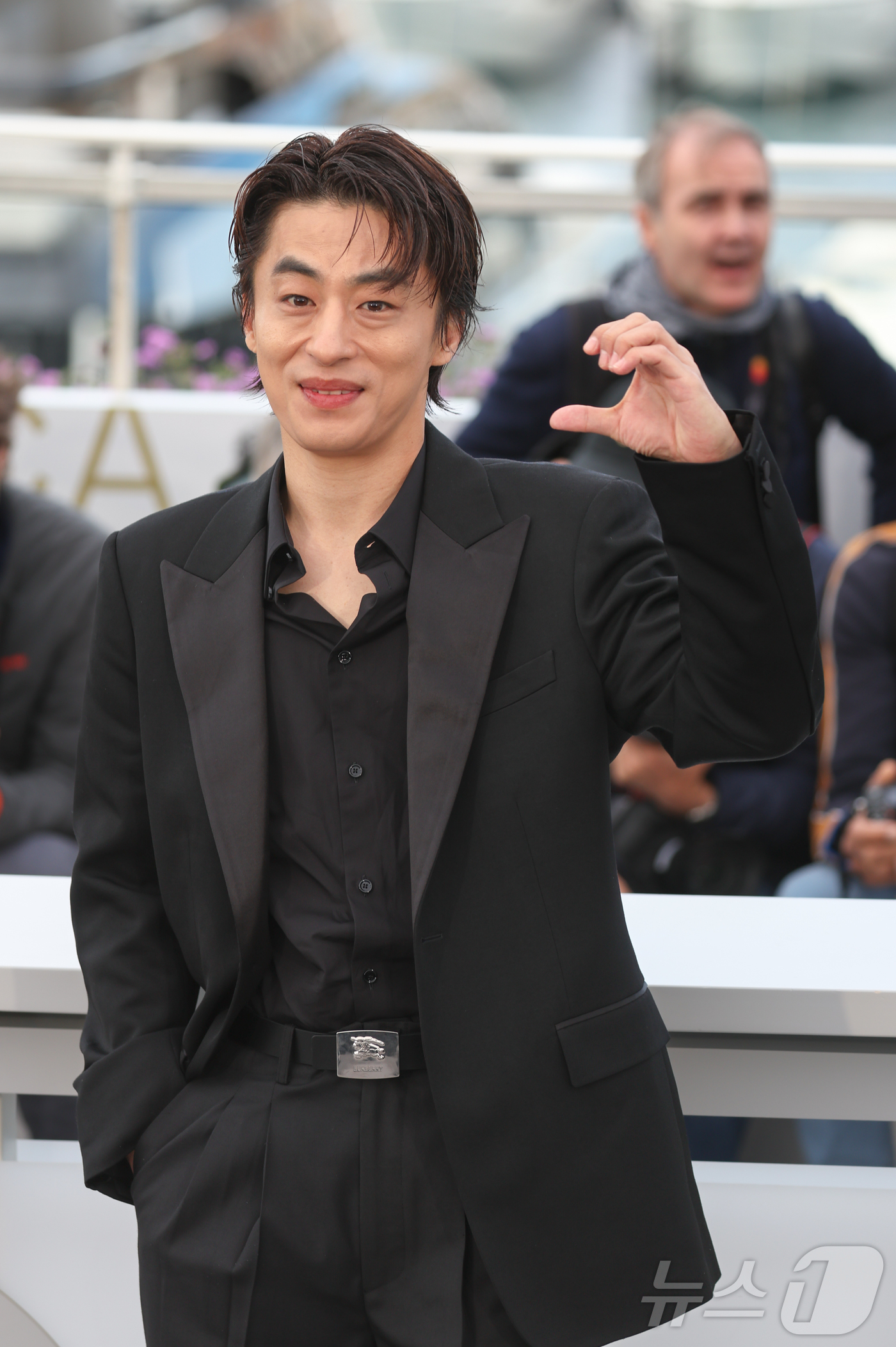 (칸=뉴스1) 이준성 특파원 = 15일(현지시간) 프랑스 남부 소도시 칸 팔레 데 페스티발(Palais des Festivals)에서 열린 제79회 칸 국제영화제 미드나잇 스크리닝 …