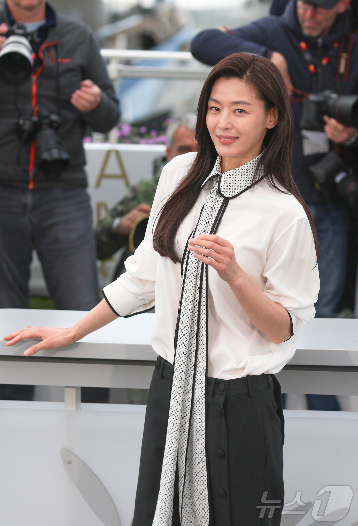 (칸=뉴스1) 이준성 특파원 = 15일(현지시간) 프랑스 남부 소도시 칸 팔레 데 페스티발(Palais des Festivals)에서 열린 제79회 칸 국제영화제 경쟁부문 진출작 …