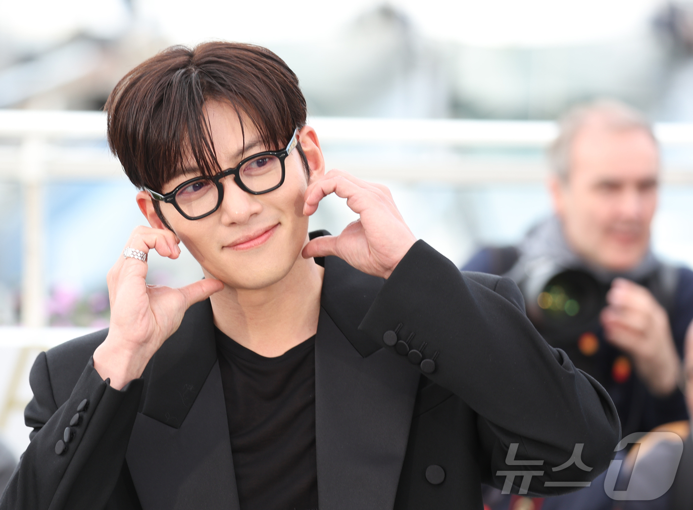 (칸=뉴스1) 이준성 특파원 = 15일(현지시간) 프랑스 남부 소도시 칸 팔레 데 페스티발(Palais des Festivals)에서 열린 제79회 칸 국제영화제 미드나잇 스크리닝 …