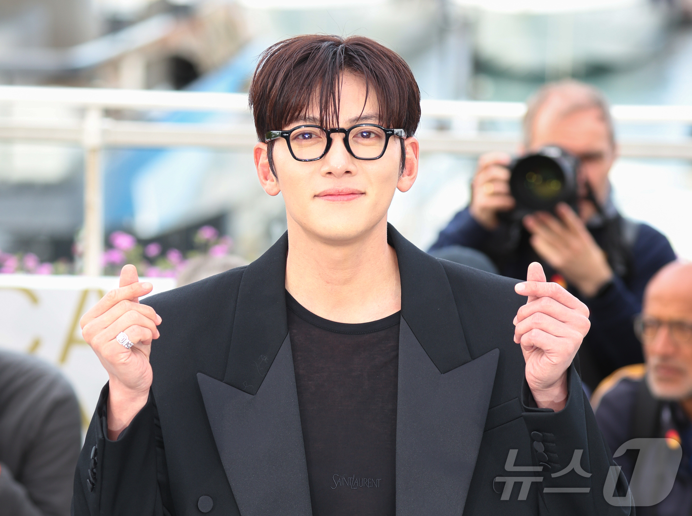 (칸=뉴스1) 이준성 특파원 = 15일(현지시간) 프랑스 남부 소도시 칸 팔레 데 페스티발(Palais des Festivals)에서 열린 제79회 칸 국제영화제 미드나잇 스크리닝 …