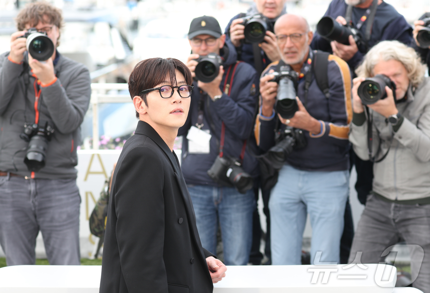 (칸=뉴스1) 이준성 특파원 = 15일(현지시간) 프랑스 남부 소도시 칸 팔레 데 페스티발(Palais des Festivals)에서 열린 제79회 칸 국제영화제 미드나잇 스크리닝 …